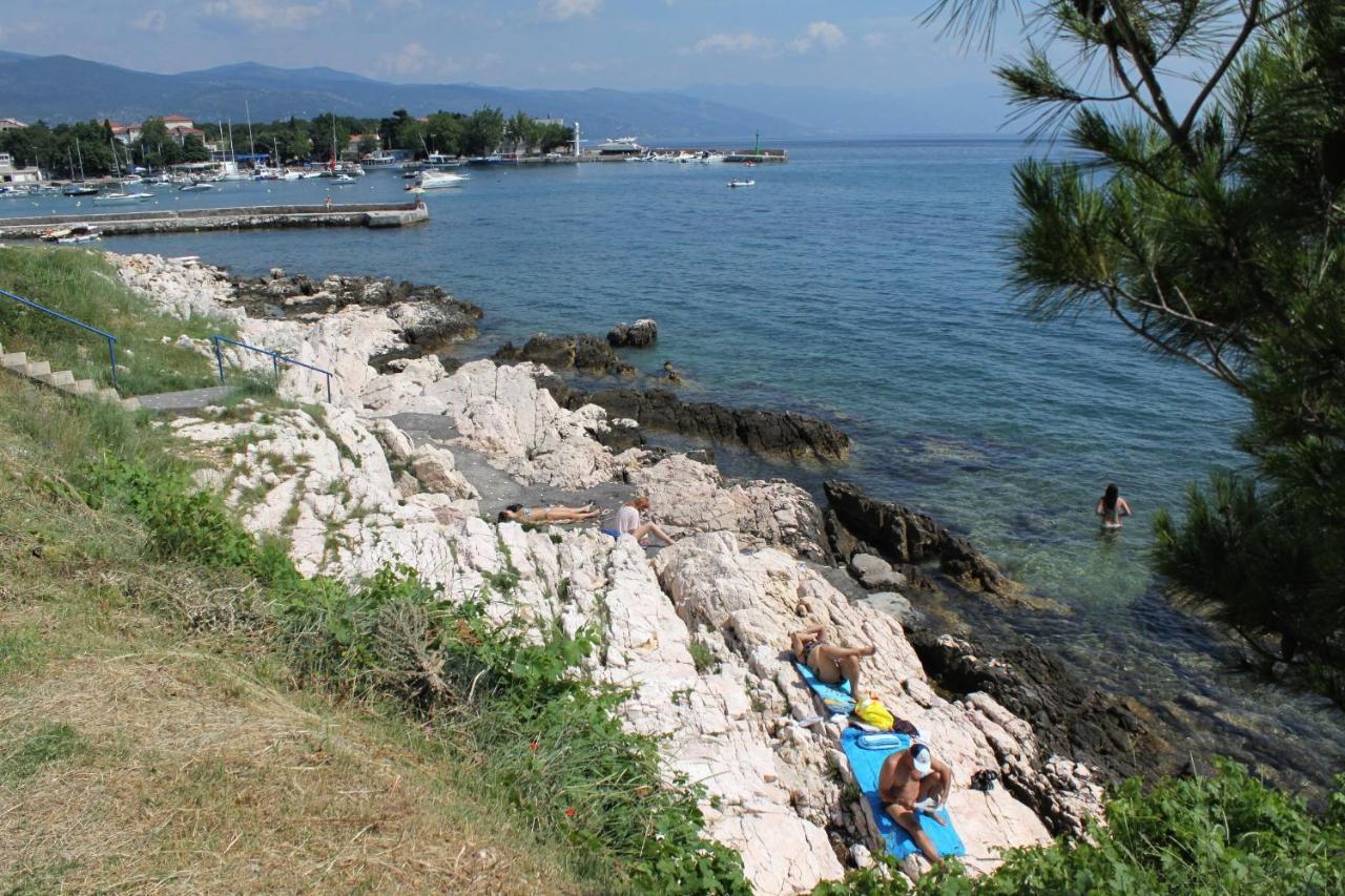Apartments By The Sea Novi Vinodolski - 5558 Εξωτερικό φωτογραφία